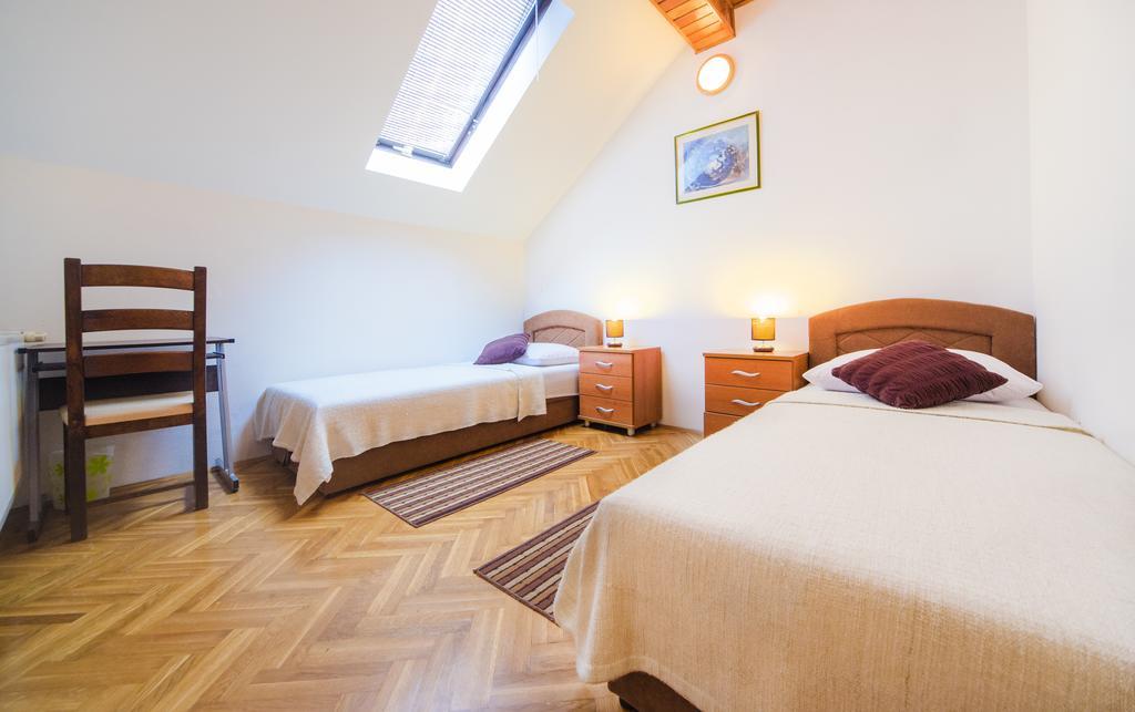 Apartment Bastaja Слуни Екстериор снимка
