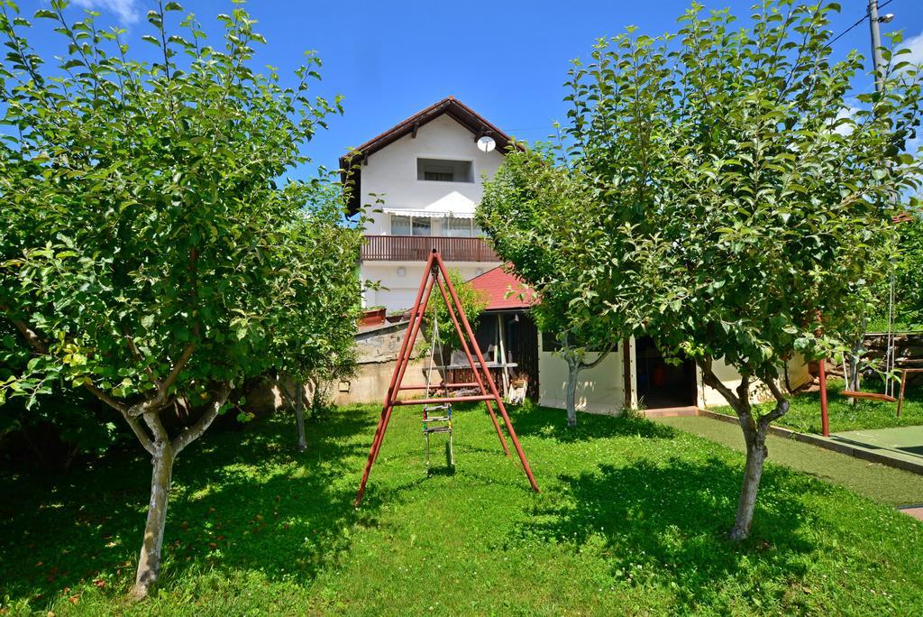 Apartment Bastaja Слуни Екстериор снимка